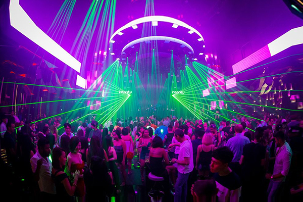 酒吧：索菲特塞纳河会所